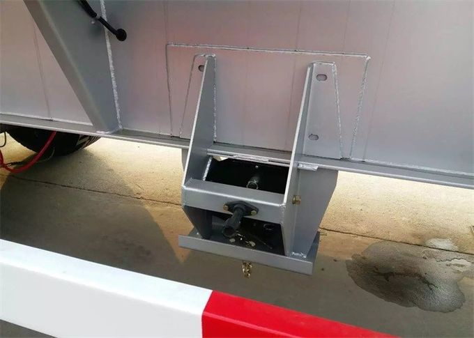 Os eixos de SINOTRUK 3 abastecem semi o caminhão de reboque tri Axle Tank Capacity 40 - 60 CBM