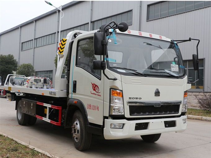 Euro 2 do veículo de Tow Truck Wrecker Road Recovery do dever da luz de Sinotruck