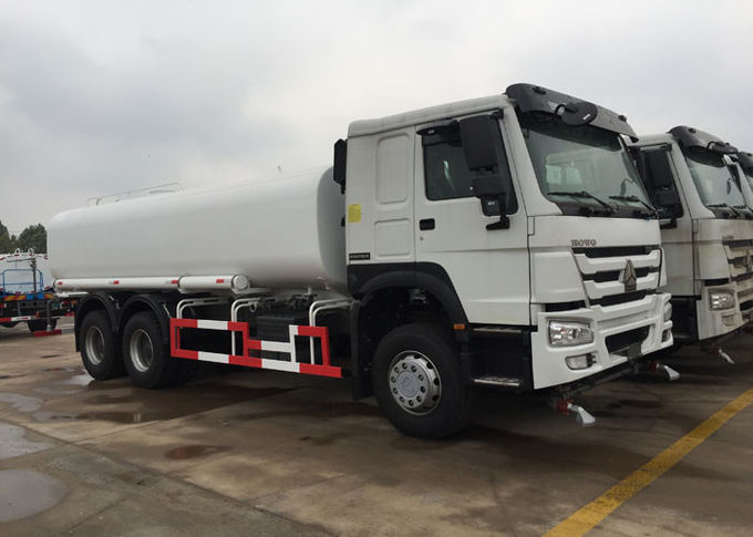 Água do caminhão de tanque SINOTRUK da água 20CBM HOWO LHD 6X4 que polvilha o ISO do caminhão de tanque