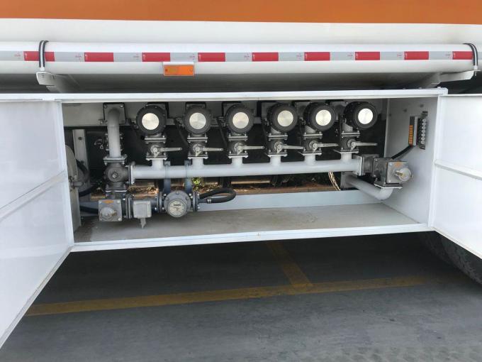 Caminhão de depósito de gasolina 336 do EURO 2 de HOWO, caminhão de petroleiro 25CBM do óleo 20 toneladas de carga útil 4