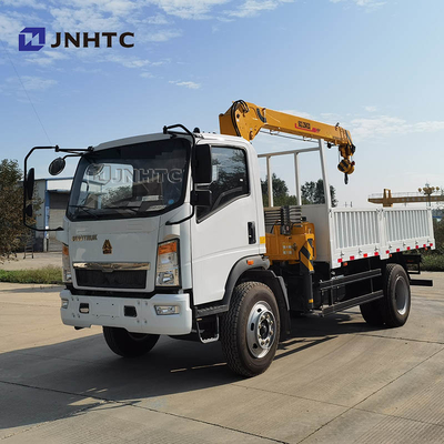 Caminhão pequeno da carga de Sinotruk Howo 4*4 com o guindaste 3.2T