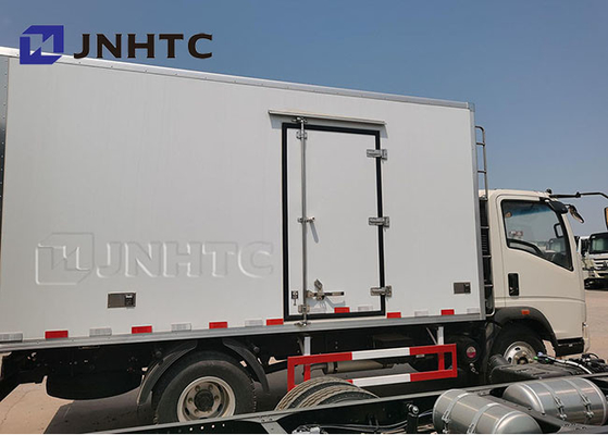 SINOTRUCK Howo 4x2 refrigerou caminhões para a carne 266hp