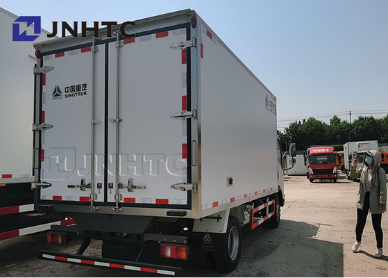 SINOTRUCK Howo 4x2 refrigerou caminhões para a carne 266hp