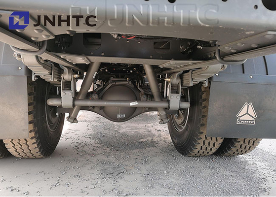 SINOTRUCK Howo 4x2 refrigerou caminhões para a carne 266hp
