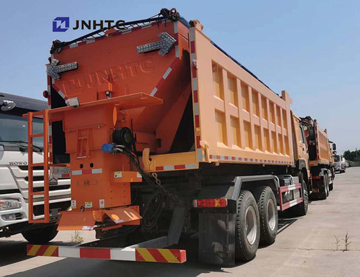 Camionete Sinotruk Howo 371hp 300L do arado de neve da vassoura de estrada