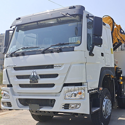 Novo caminhão de carga Sinotruk Howo 10 toneladas guindaste dobrável 12 rodas 400 hp para venda