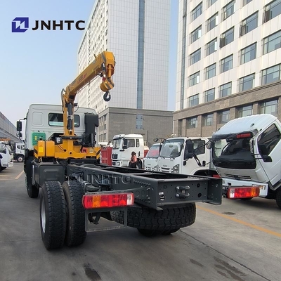 Caminhão pesado HOWO Caminhão de carga diesel 4x4 6 rodas Chassis com guindaste de alta qualidade