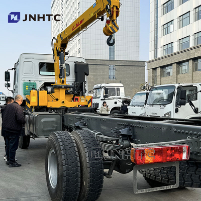 SINOTRUK HOWO caminhão de carga diesel 4x4 6 rodas chassi com guindaste preço baixo