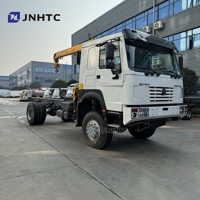 SINOTRUK HOWO caminhão de carga diesel 4x4 6 rodas chassi com guindaste preço baixo