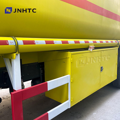 Sinotruk Howo Oil Tank Truck 8X4 400HP LHD Diesel Fuel Oil Refueling Tanker Entrega