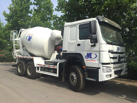 Caminhão branco do misturador concreto de Sinotruk Howo7 8M3 10M3 com ARCA Pto e bomba