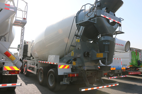 o anúncio publicitário do dever da luz do combustível diesel do caminhão do misturador 6x4 concreto transporta Sinotruk Howo7