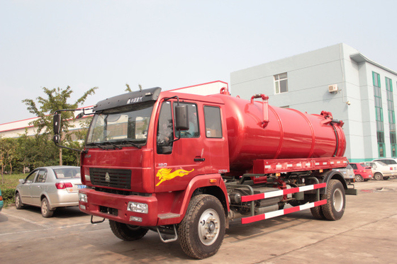 capacidade do tanque do caminhão 10M3 da sução da água de esgoto de 4x2 Sinotruk Howo7 na cor vermelha