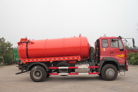 capacidade do tanque do caminhão 10M3 da sução da água de esgoto de 4x2 Sinotruk Howo7 na cor vermelha
