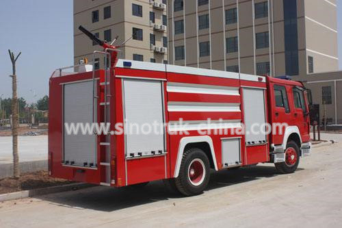 carro de bombeiros do salvamento do motor 400HP com o tanque e os canos da água de água de 8 toneladas da capacidade