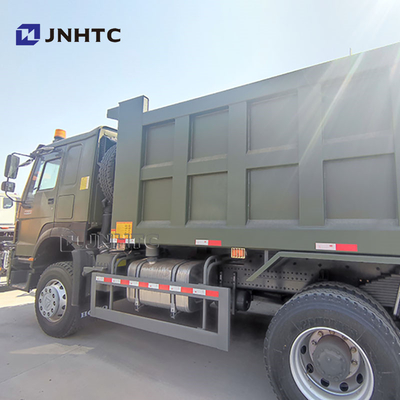 China Famous Brand HOWO Tipper Trucks 6X4 400HP Dump Truck Transportando em África Venda Quente