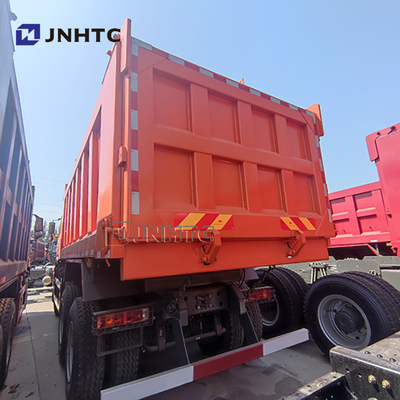 China Famous Brand HOWO Tipper Trucks 6X4 400HP Dump Truck Transportando em África Venda Quente