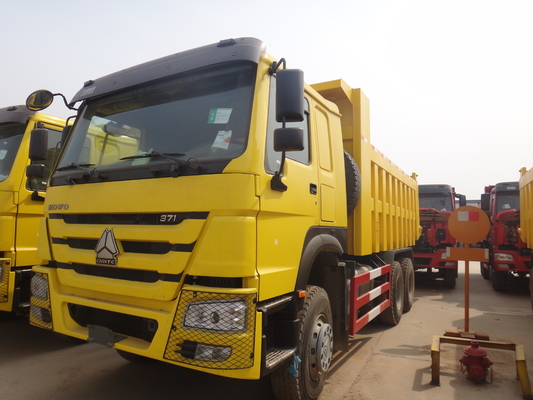 O caminhão basculante amarelo de 371hp 20M3 RHD Sinotruk Howo 6x4 para 40-50 toneladas carrega