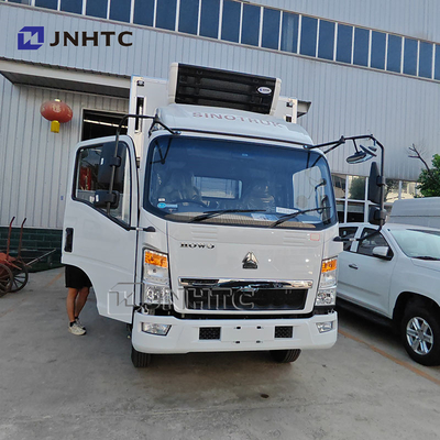 HOWO 4X2 Caminhão de transporte de frango pequeno Veículo de entrega de frangos para venda