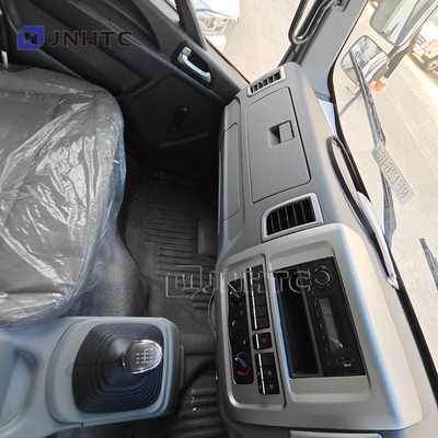 HOWO 4X2 Caminhão de transporte de frango pequeno Veículo de entrega de frangos para venda