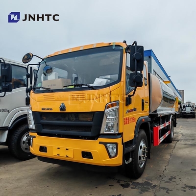 Equipamento de pulverização de asfalto HOWO caminhões 4X2 160HP Intelligent Bitumen Spreader para venda