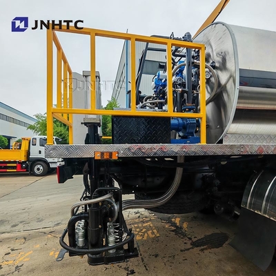 Equipamento de pulverização de asfalto HOWO caminhões 4X2 160HP Intelligent Bitumen Spreader para venda