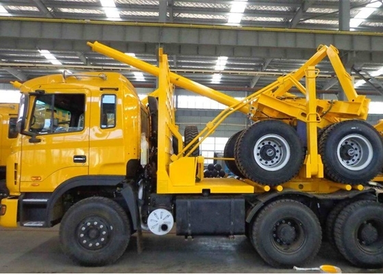 Assistente que conduz o tipo de Sinotruk Howo do caminhão do portador do log de 6*6 400l com alguma cor