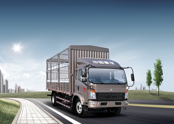 O anúncio publicitário do dever da luz de HOWO 4*2 116HP transporta 12 toneladas de carga ISUZE como