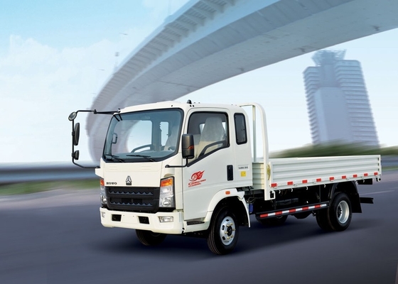 O anúncio publicitário do dever da luz de HOWO 4*2 116HP transporta 12 toneladas de carga ISUZE como