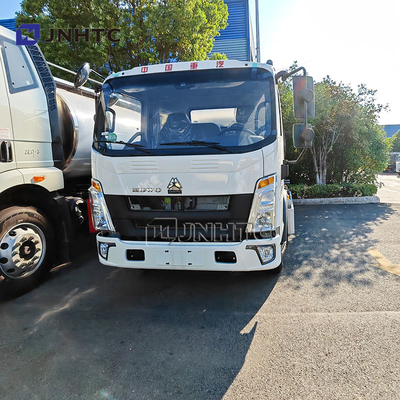 Sinotruk Howo 4x2 Camião de combustível leve de óleo Cisterna de 4200 litros Caminhões de combustível de óleo diesel