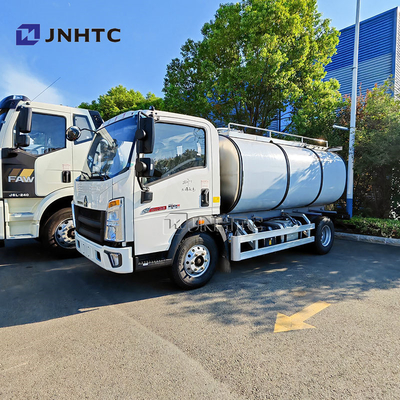 Sinotruk Howo 4x2 Camião de combustível leve de óleo Cisterna de 4200 litros Caminhões de combustível de óleo diesel