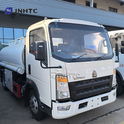 Sinotruk Howo Mini Light Oil Tank 4x2 3000L Caminhão-tanque de combustível