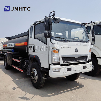 HOWO 4000 litros 5000 litros Caminhão de tanques de combustível 5 toneladas métricas Caminhões de distribuição de combustível