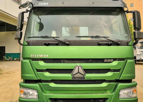 o caminhão do chassi de 12T 6x4 montou o guindaste do crescimento da cor verde de Sinotruk Howo7