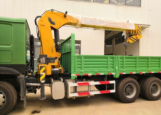 o caminhão do chassi de 12T 6x4 montou o guindaste do crescimento da cor verde de Sinotruk Howo7
