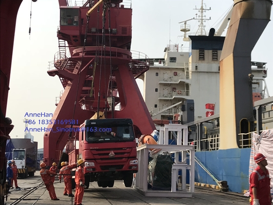 O caminhão de dobramento de 10 toneladas do crescimento de HOWO 6x4 montou o guindaste