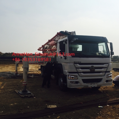 8 x 4 consumo concreto montado caminhão da máquina SINOTRUK HOWO do caminhão da bomba baixo