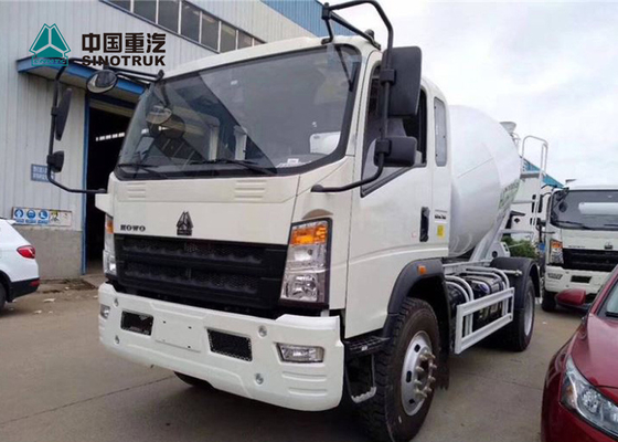 Howo 4x2 4CBM Mini Concrete Mixer Truck com cor branca está pronto na fábrica