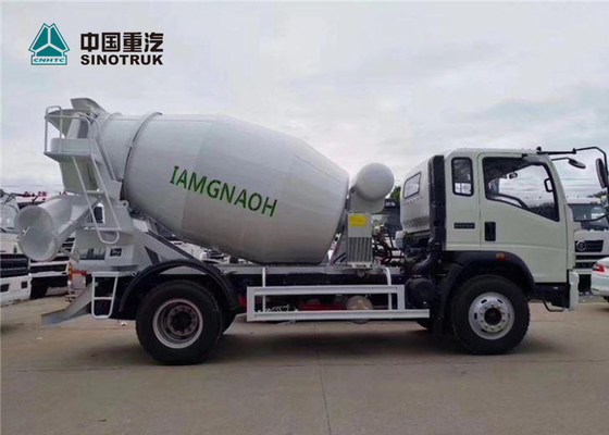 Howo 4x2 4CBM Mini Concrete Mixer Truck com cor branca está pronto na fábrica