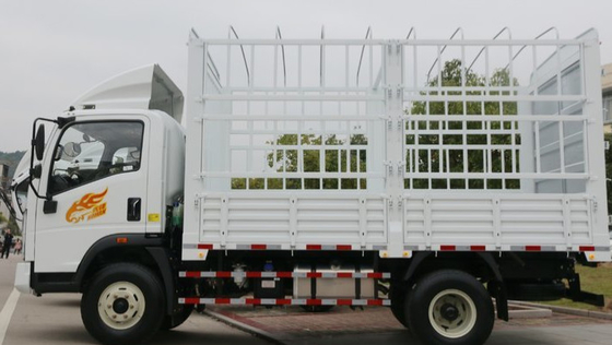 Capacidade de 40 toneladas do caminhão 380hp da carga de SINOTRUK 4x4 com o táxi alto da plataforma HW76