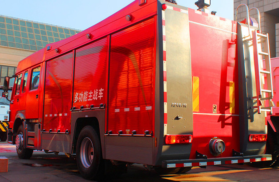 Carro de bombeiros 4x2 251hp do salvamento - tanque de água do caminhão 6m3 do bombeiro de 350hp SINOTRUK HOWO