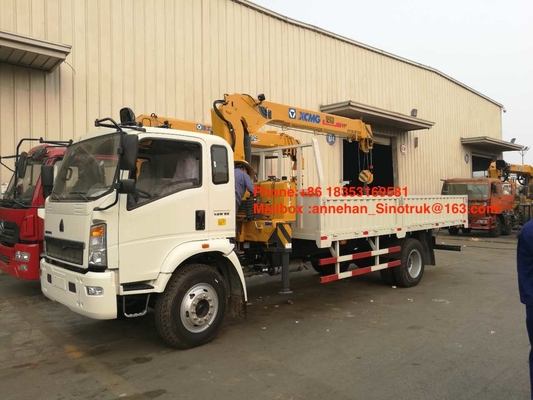 o guindaste da montagem do caminhão 5T de Sinotruk Howo com guindaste 4x2 6 de Xcmg roda com a caixa da carga 10T