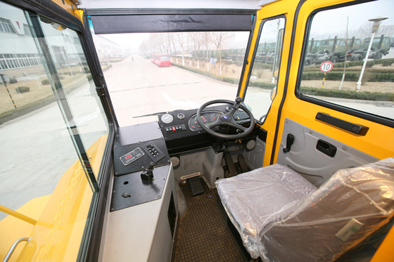 Cabine do caminhão do trator do porto de Sinotruk única com 4 pneus e 1 sobressalente