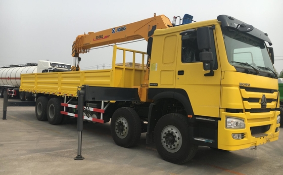 O caminhão da carga de Howo 8x4 montou o guindaste 12ton ao elevado desempenho de 20 toneladas