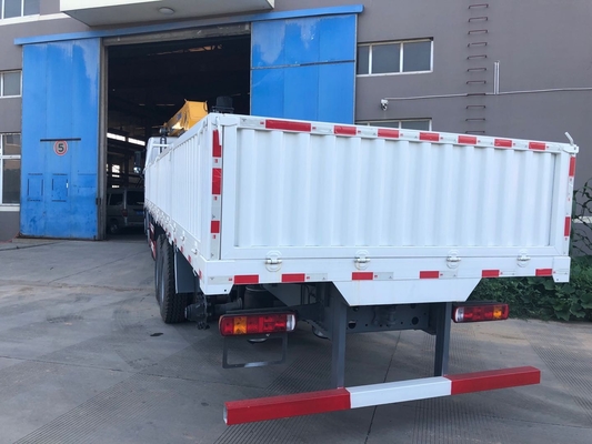 O caminhão de 20 toneladas de Sinotruk Howo 8x4 montou o crescimento reto do guindaste