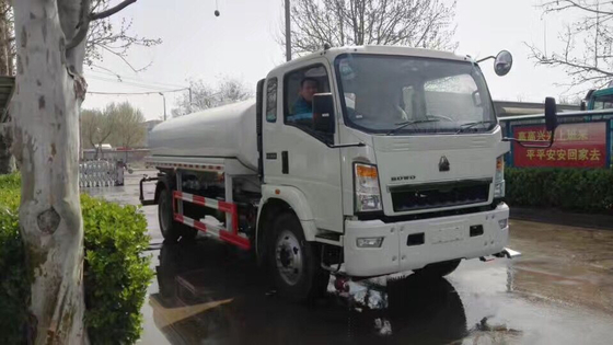 Emissão do Euro 3 do caminhão de tanque 4x2 da água do modelo 8000L da luz de Sinotruk