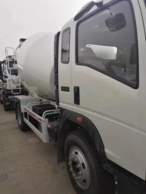 Preço de fábrica HOWO 3cbm 5M3 Light Duty 4x2 Concreto autocarregamento