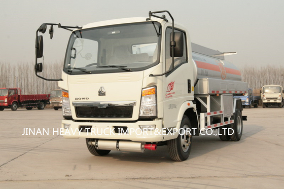 Caminhão de tanque do óleo de Sinotruk Howo 4x2 RHD LHD 5000 litros de 5m3 3 toneladas
