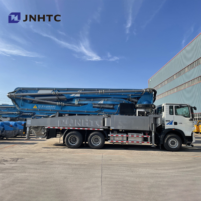O caminhão montou HOWO 38M Concrete Pump Truck com o eixo três