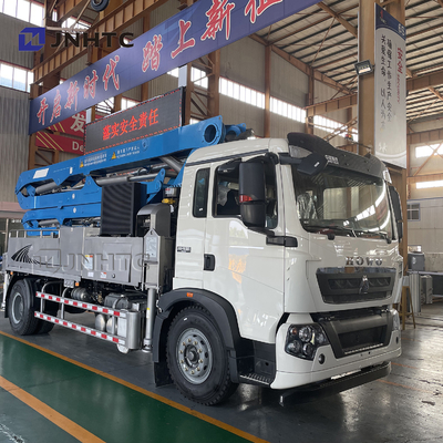 O caminhão montou HOWO 38M Concrete Pump Truck com o eixo três